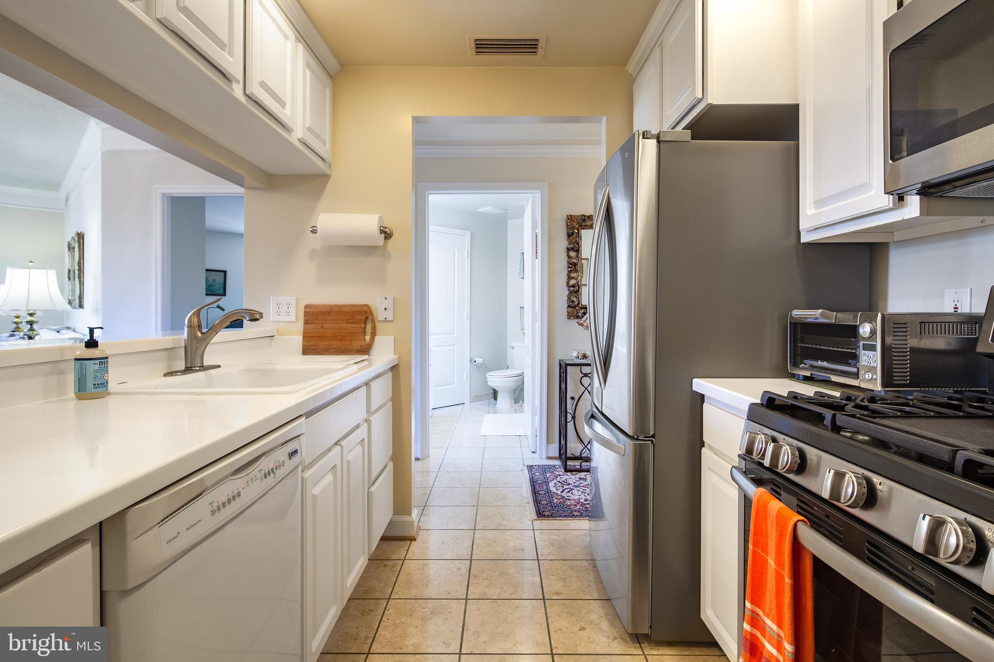 VIRGINIA SQUARE - Residential Lease