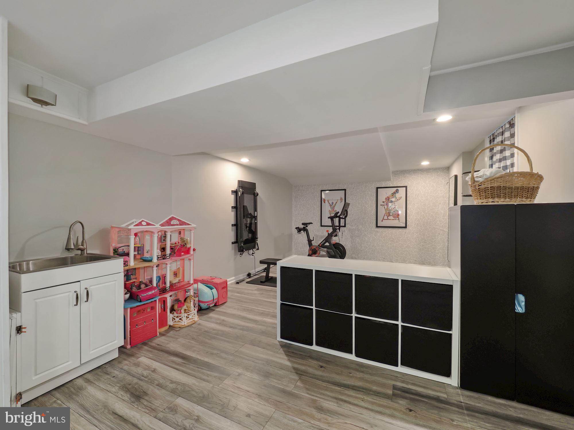 RIVER FALLS - Residential