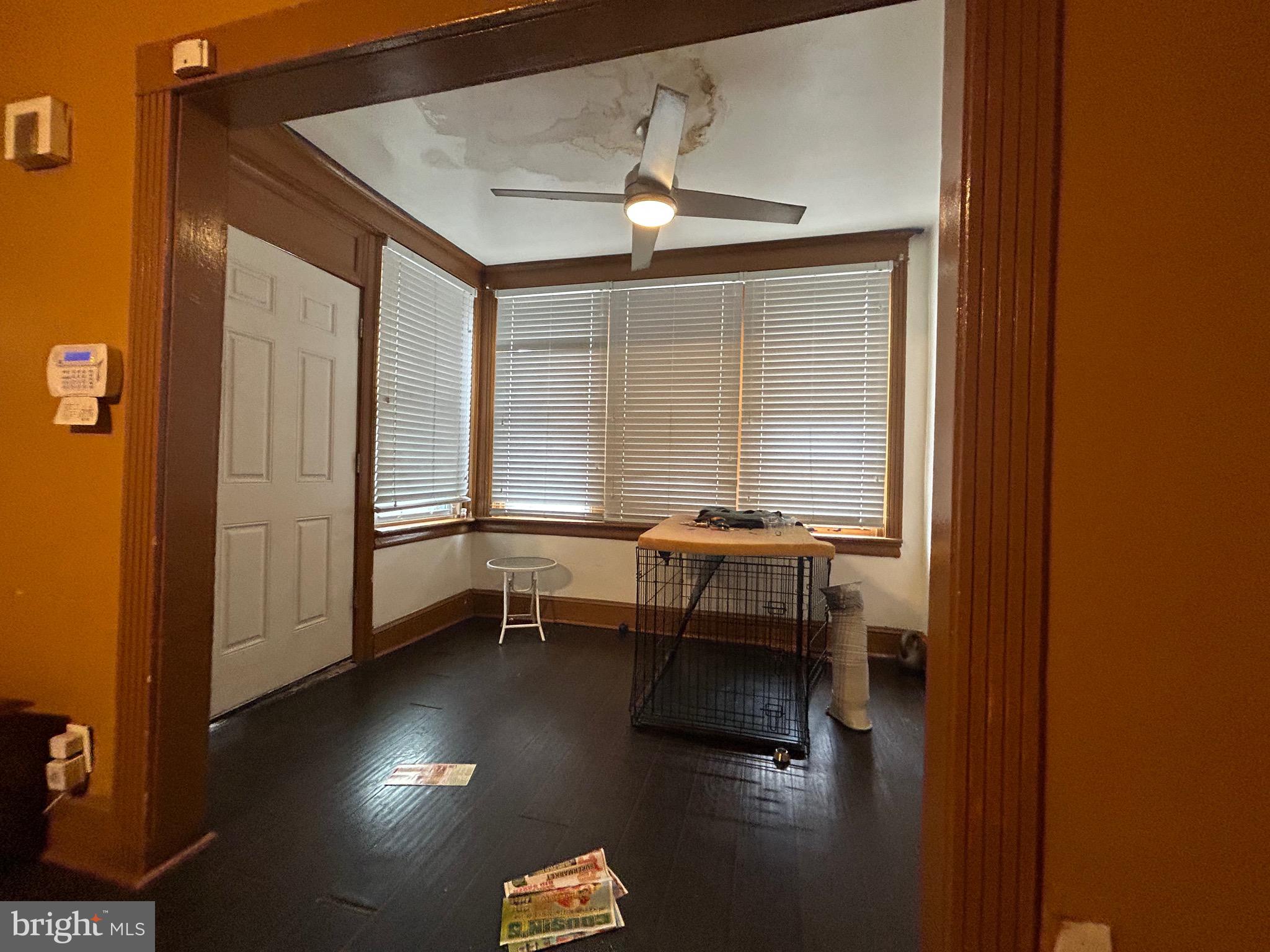 EAST OAK LANE - Residential