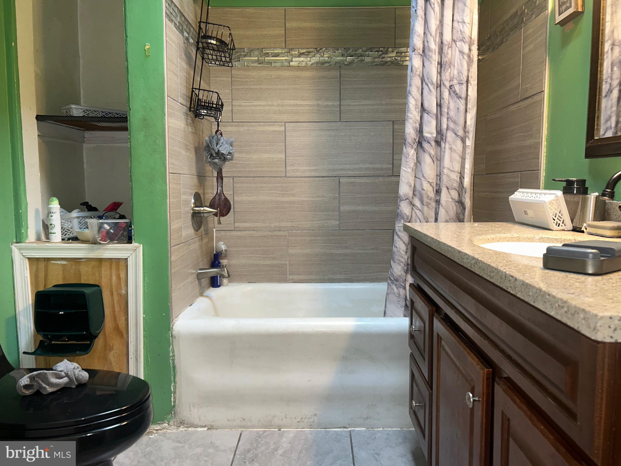 EAST OAK LANE - Residential