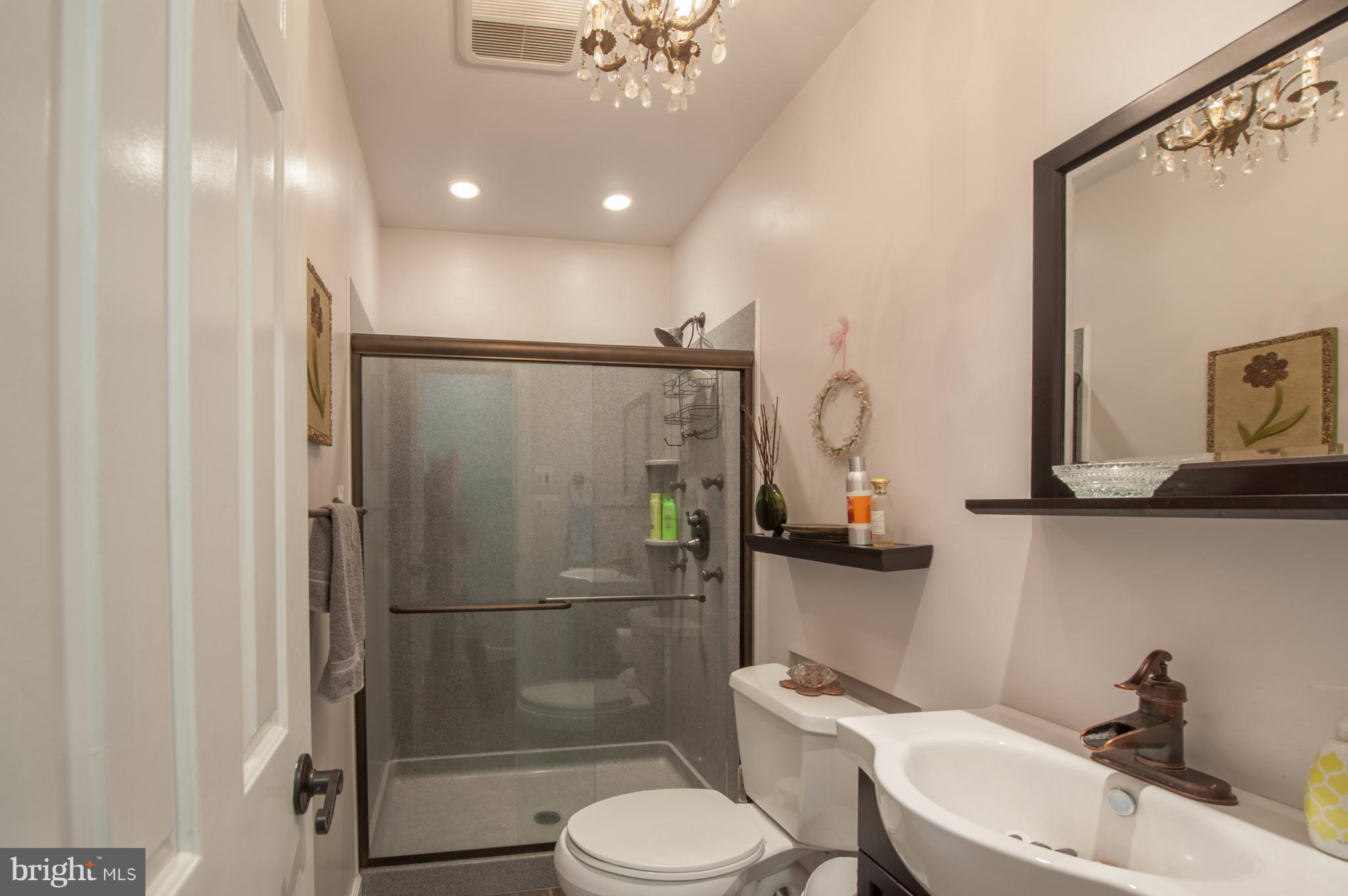 PEACH MILL ESTATES - Residential Lease