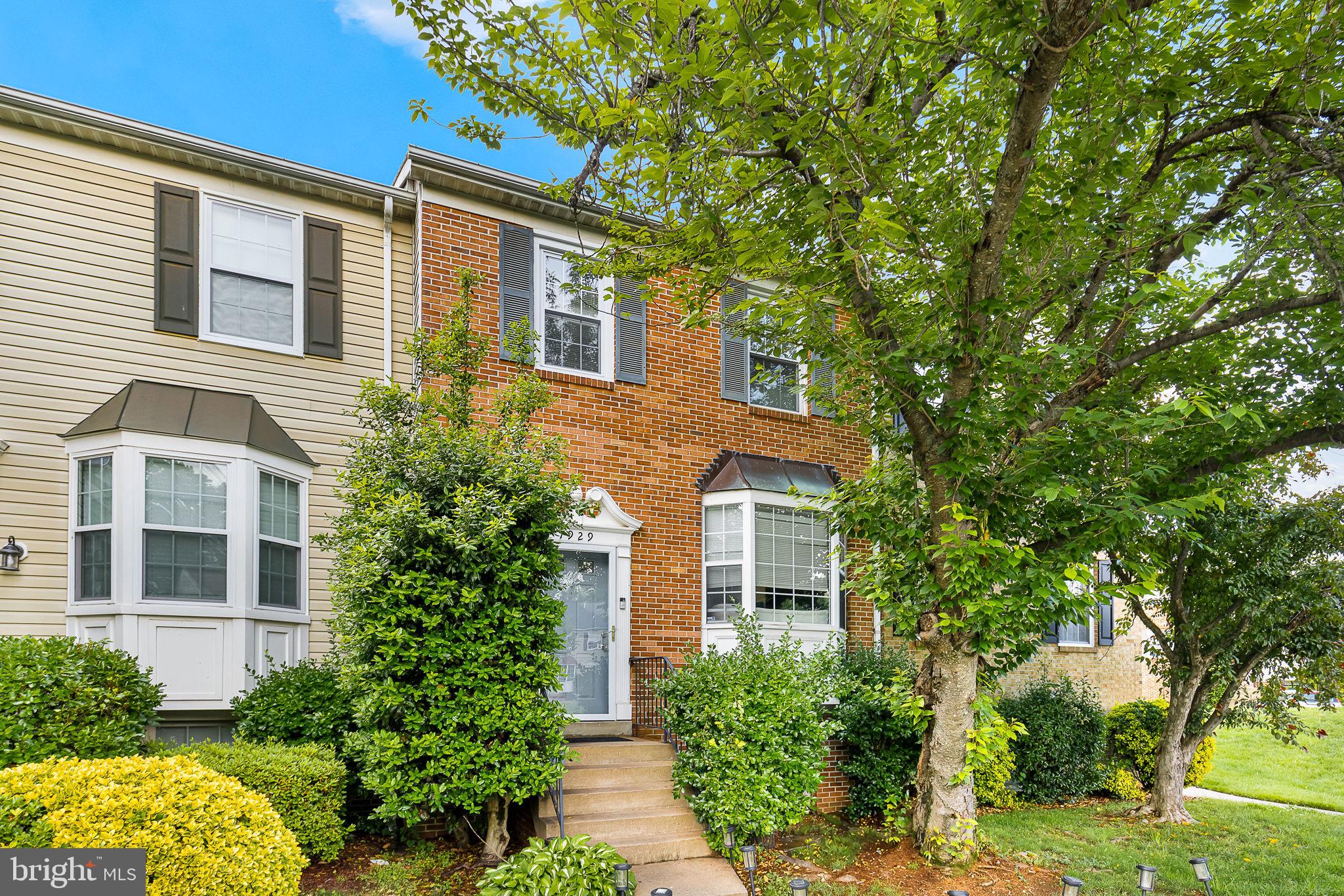7929 GUNSTON WOODS PLACE