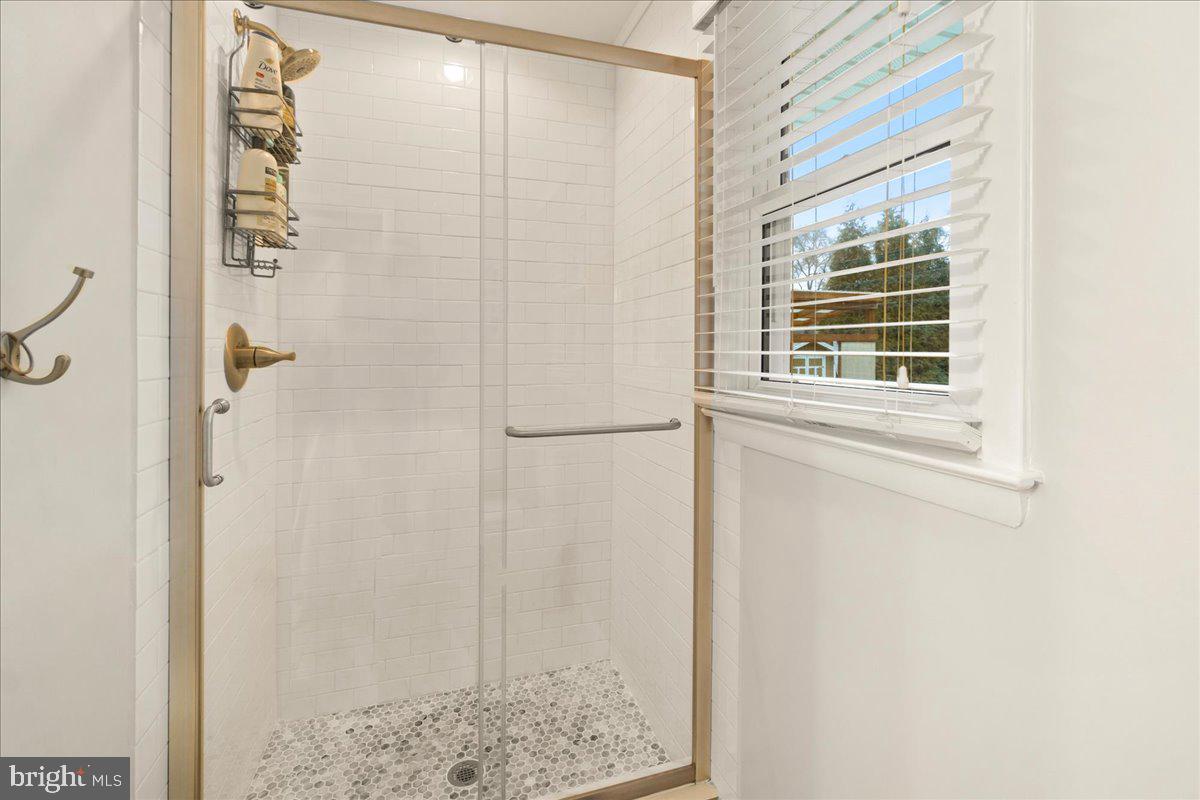 SHORELAND - Residential