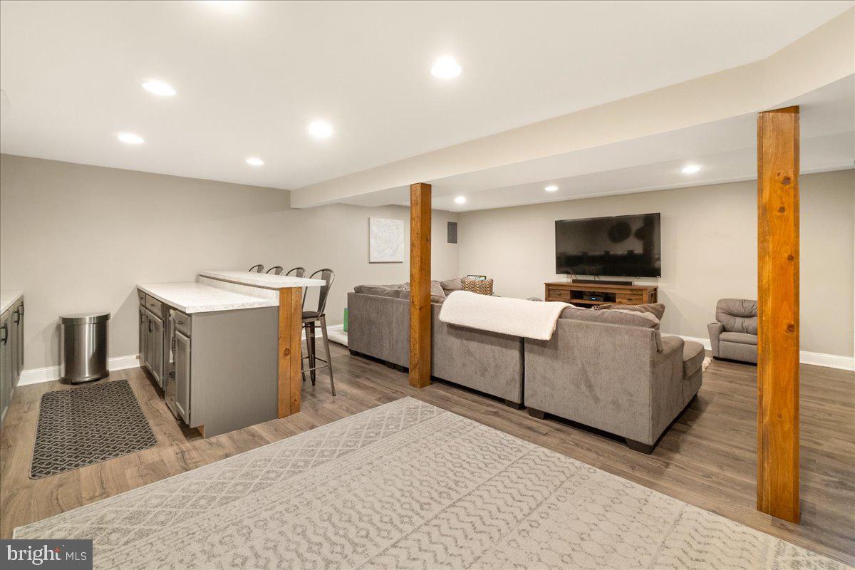 SHORELAND - Residential