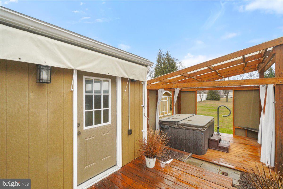 SHORELAND - Residential