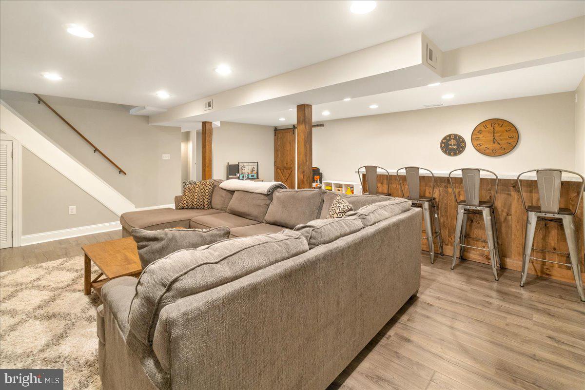 SHORELAND - Residential