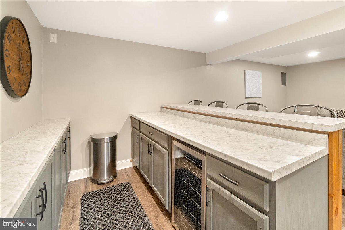 SHORELAND - Residential