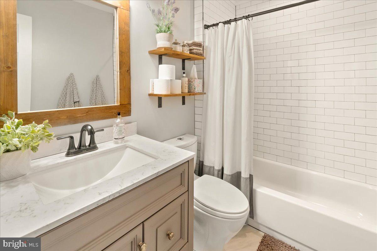 SHORELAND - Residential