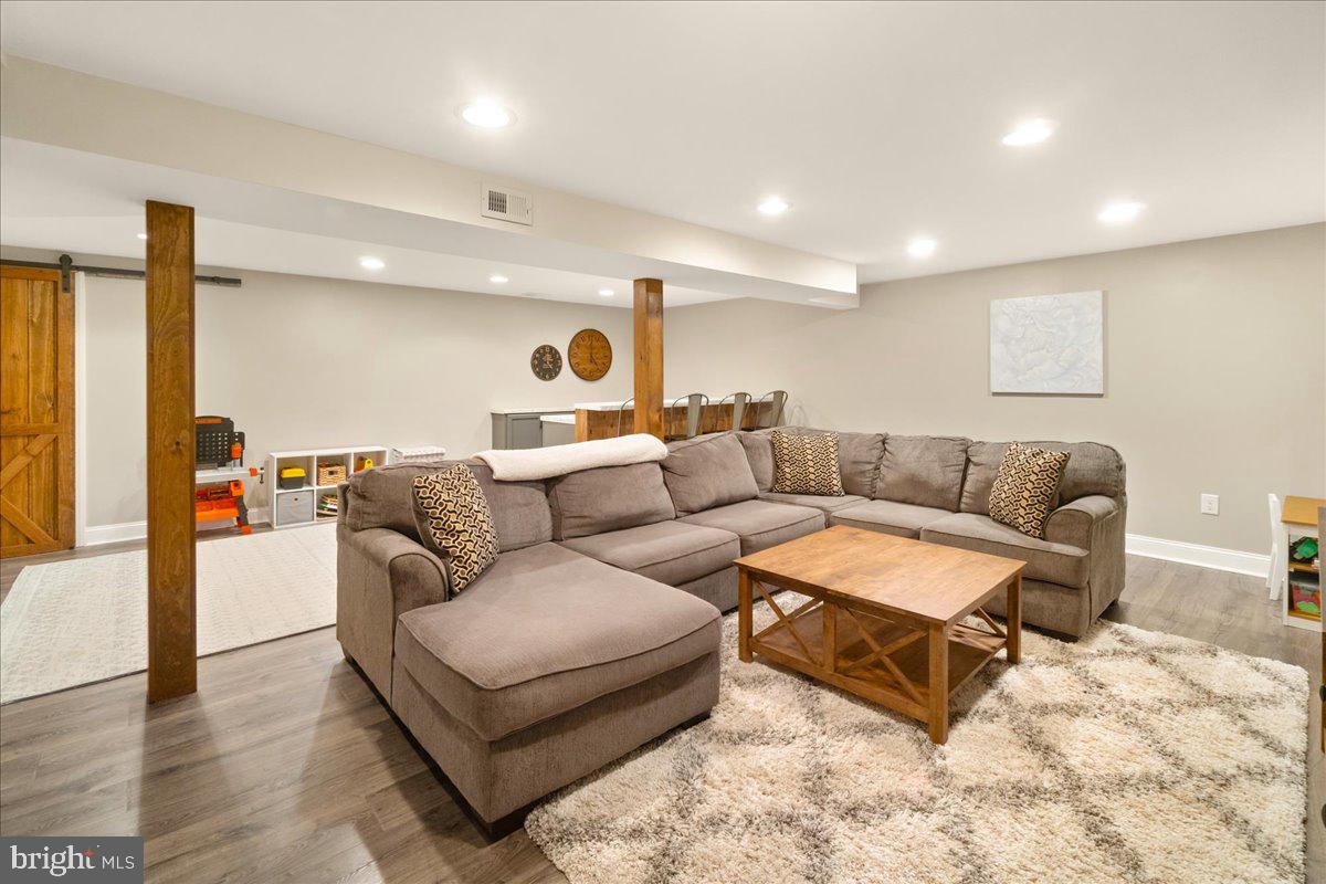 SHORELAND - Residential