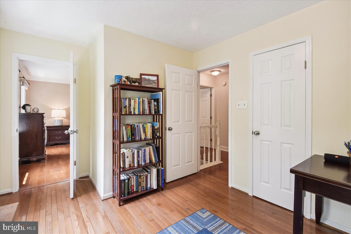 RESTON - Residential