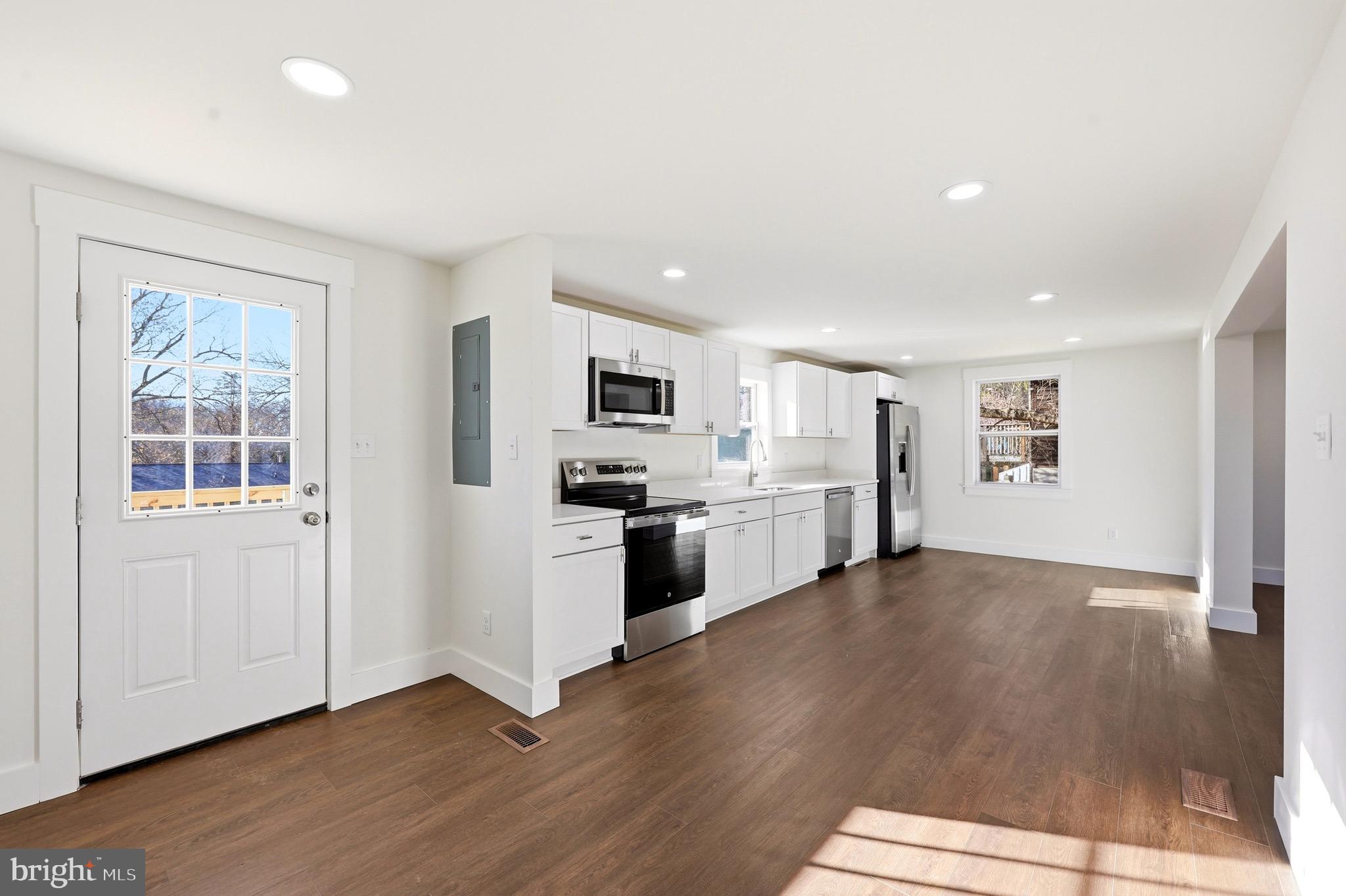 MECKLENBURG HEIGHTS - Residential