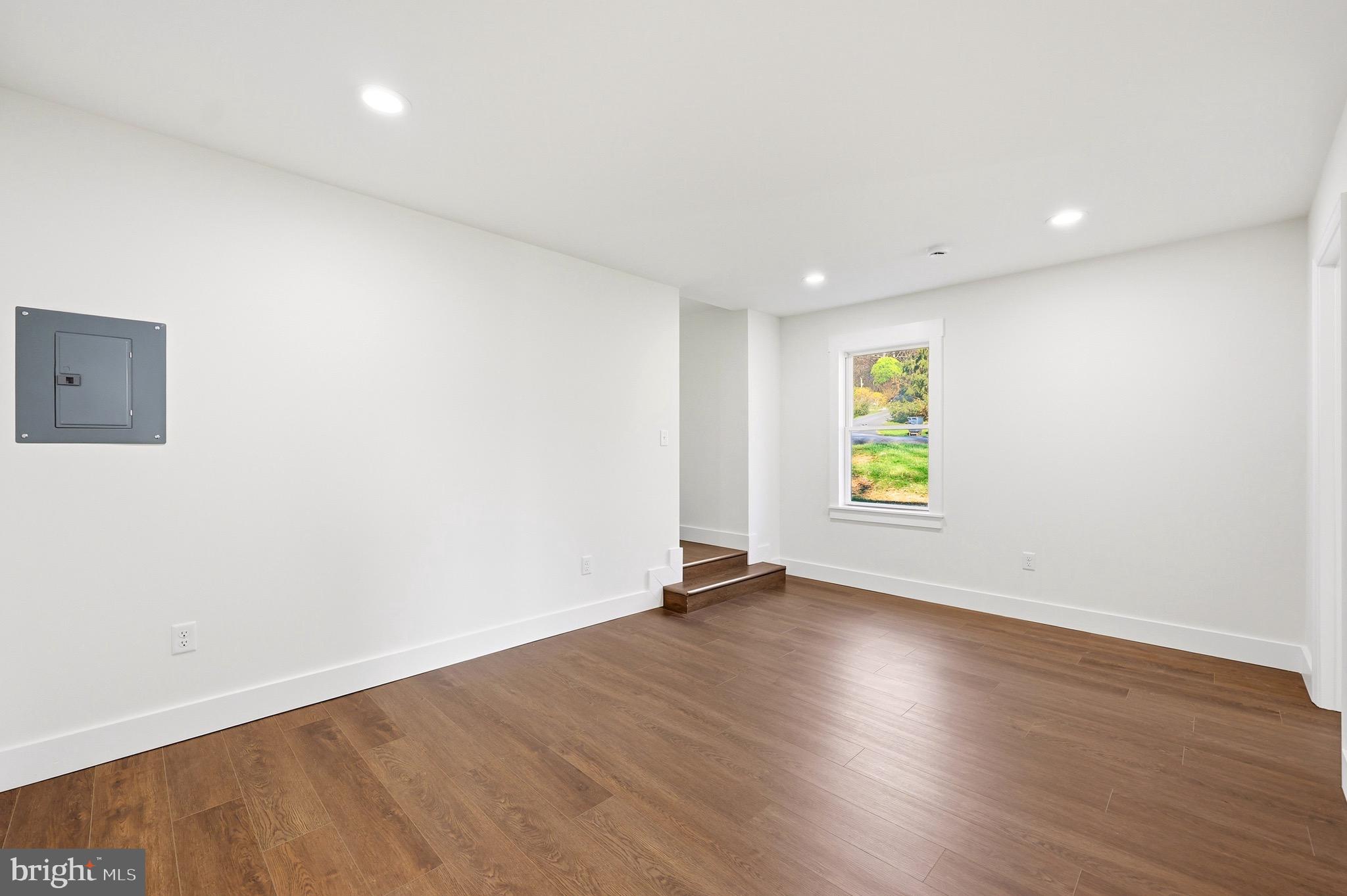 MECKLENBURG HEIGHTS - Residential