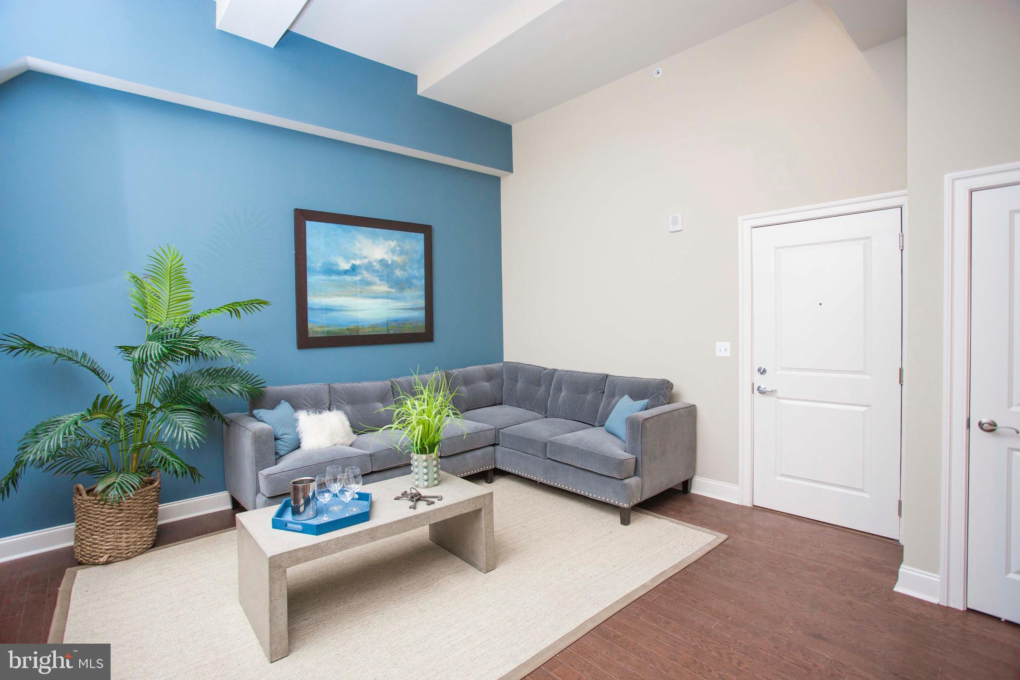 DOWNTOWN - Residential Lease