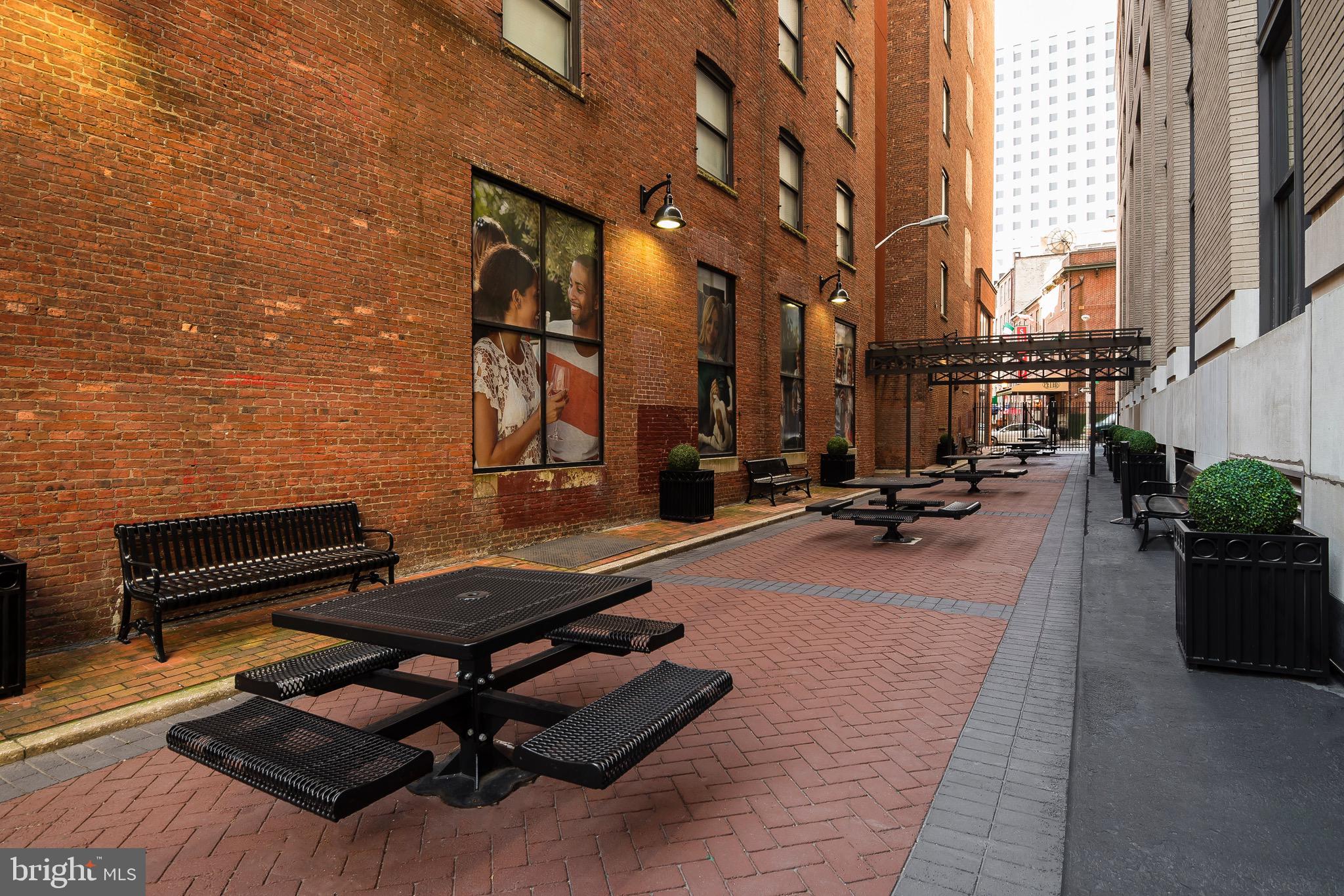 DOWNTOWN - Residential Lease