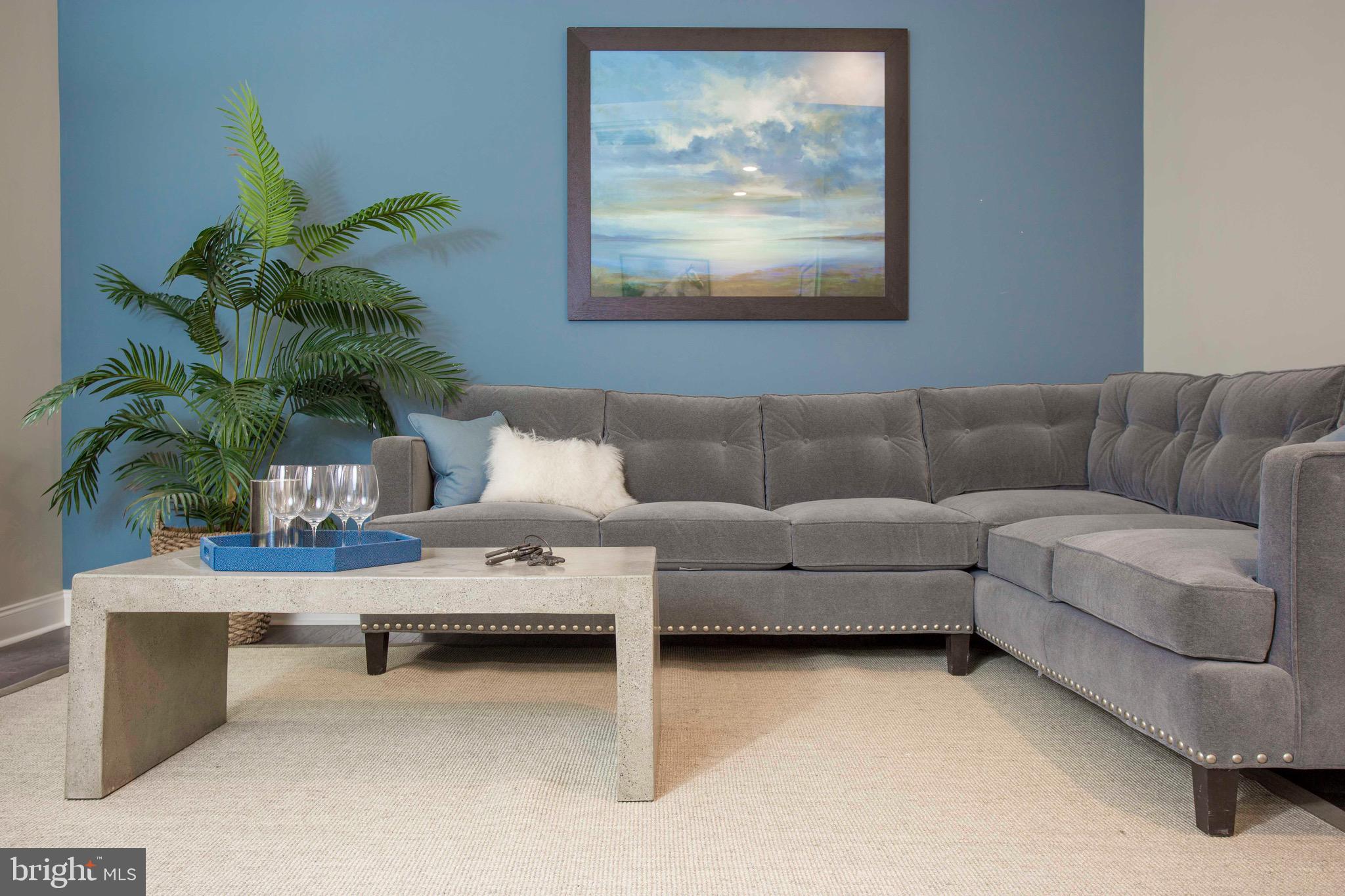 DOWNTOWN - Residential Lease