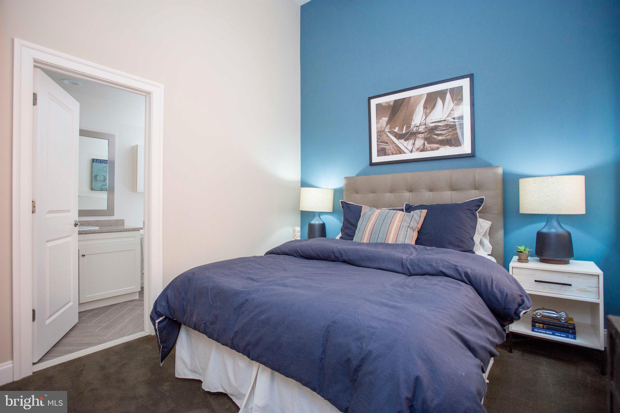 DOWNTOWN - Residential Lease
