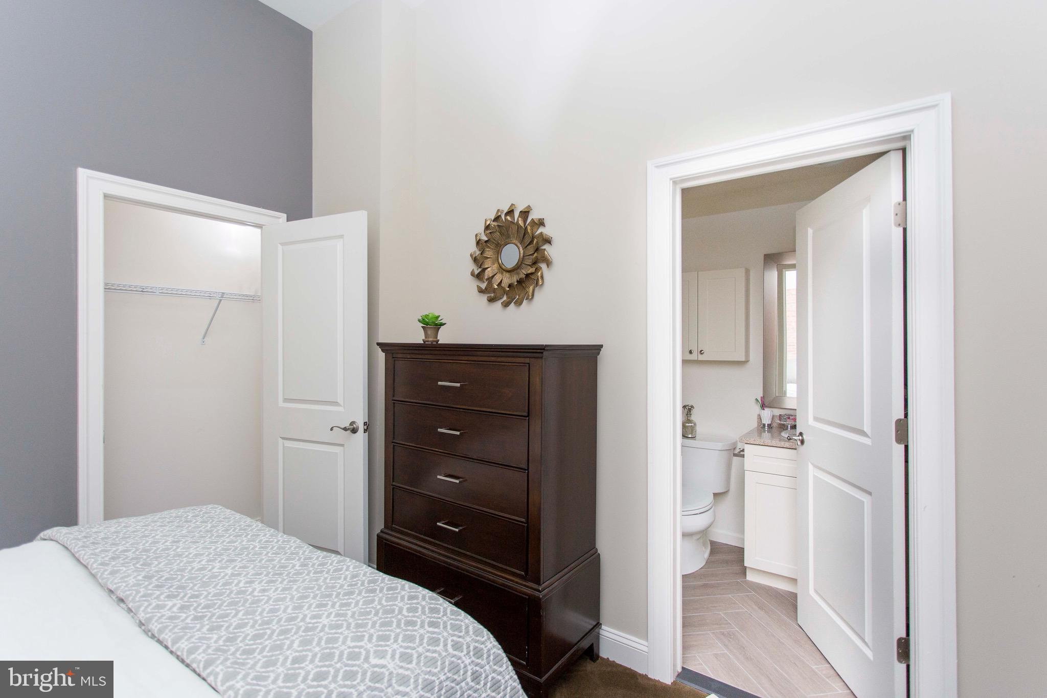 DOWNTOWN - Residential Lease