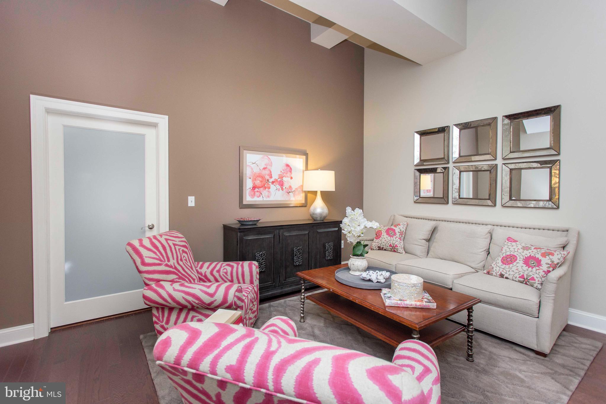 DOWNTOWN - Residential Lease