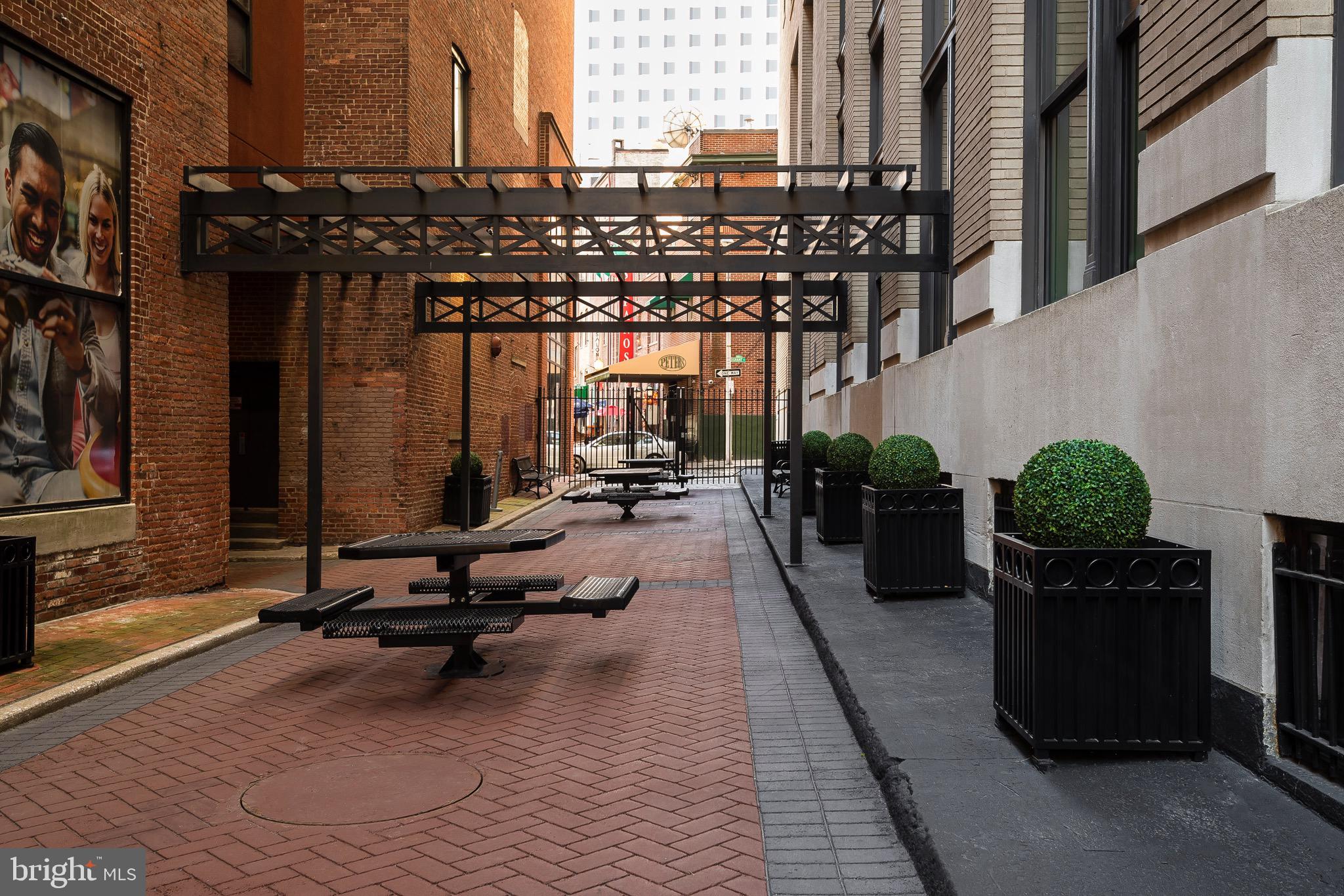 DOWNTOWN - Residential Lease