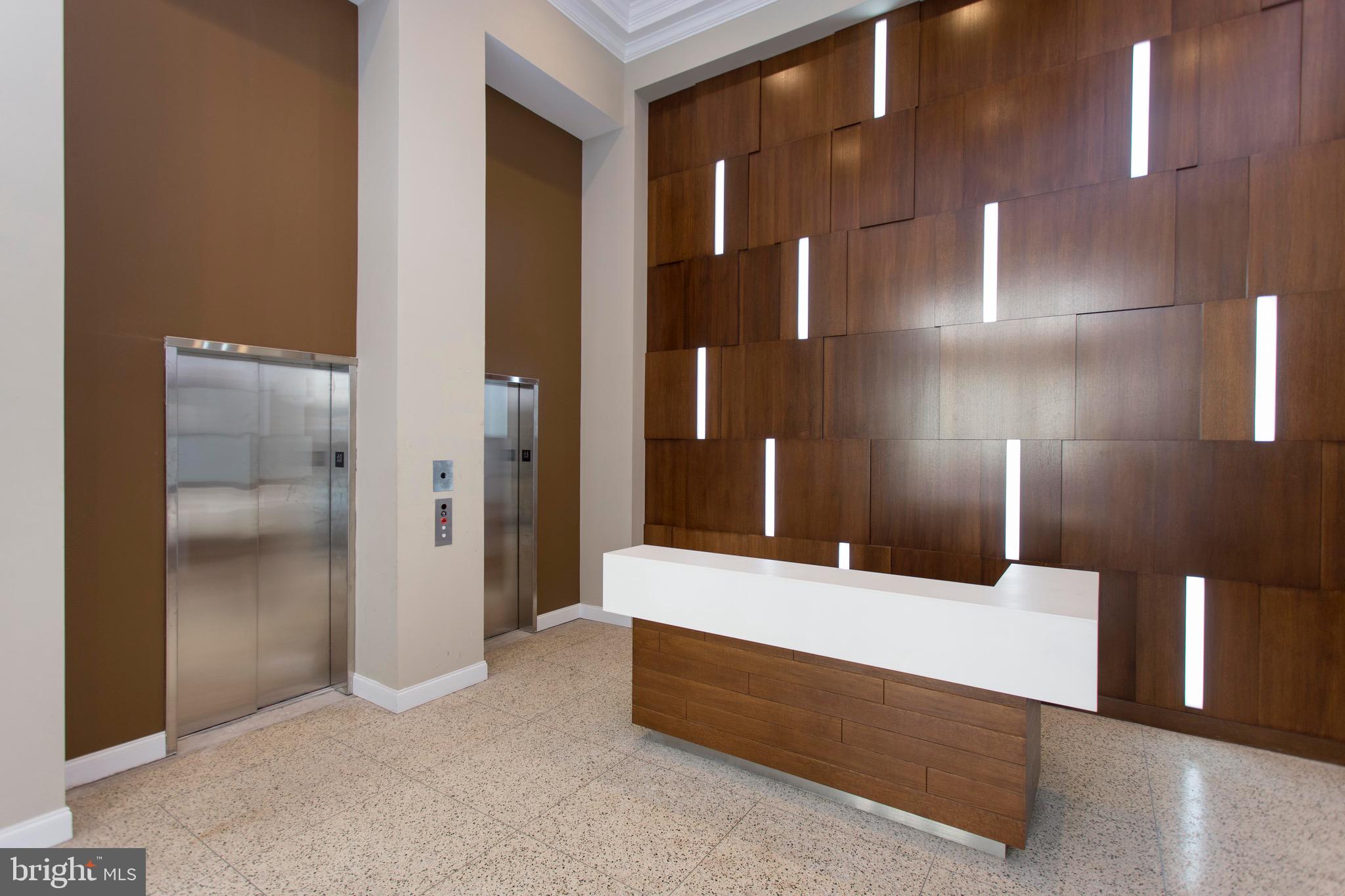 DOWNTOWN - Residential Lease