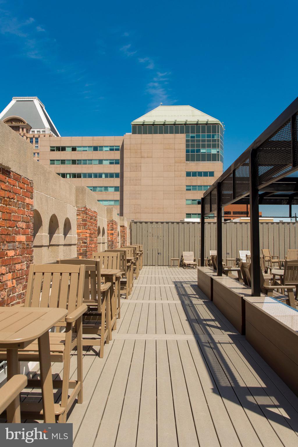 DOWNTOWN - Residential Lease