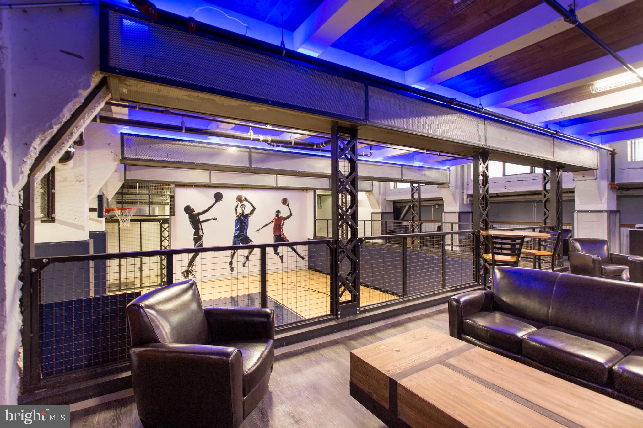 DOWNTOWN - Residential Lease