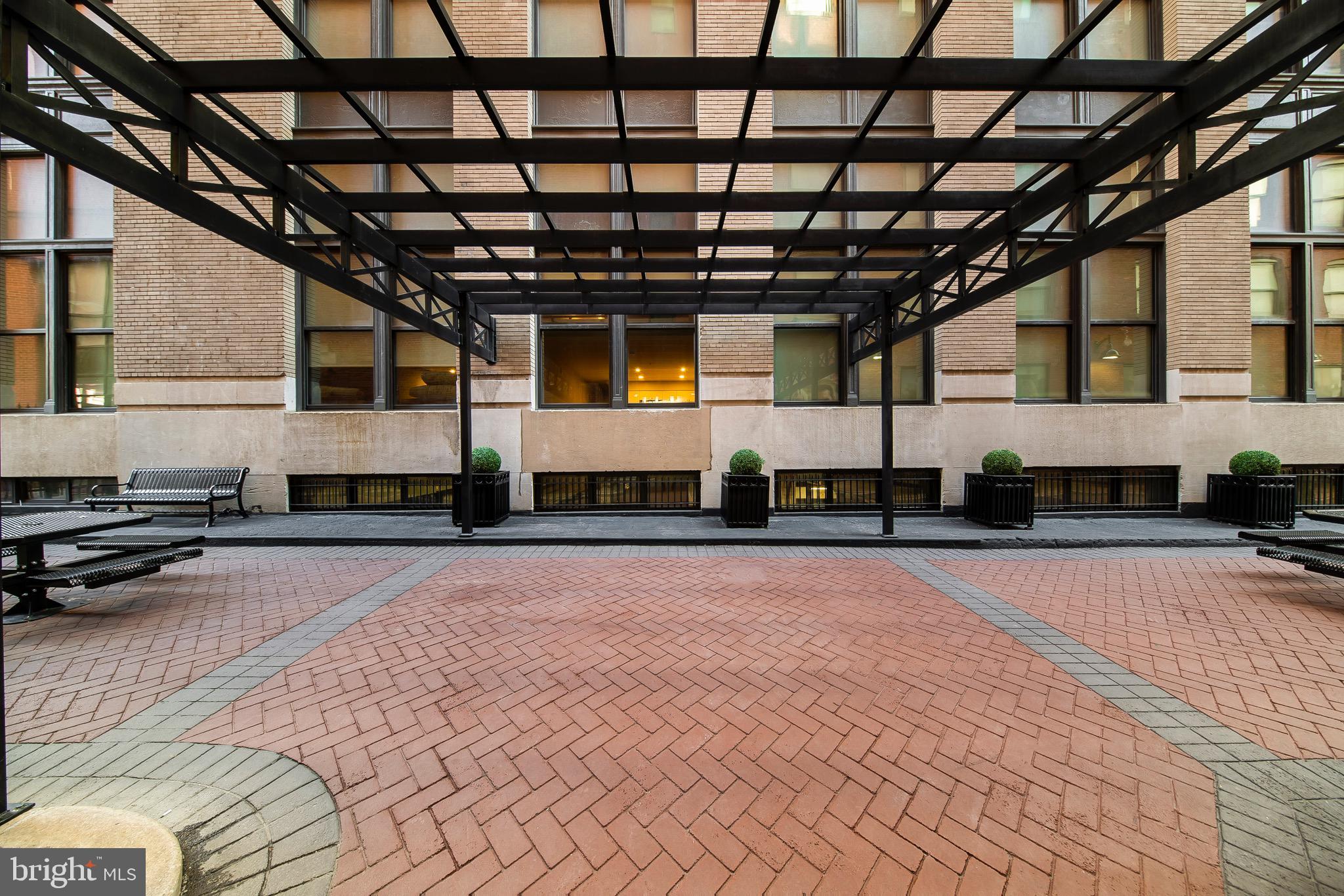 DOWNTOWN - Residential Lease