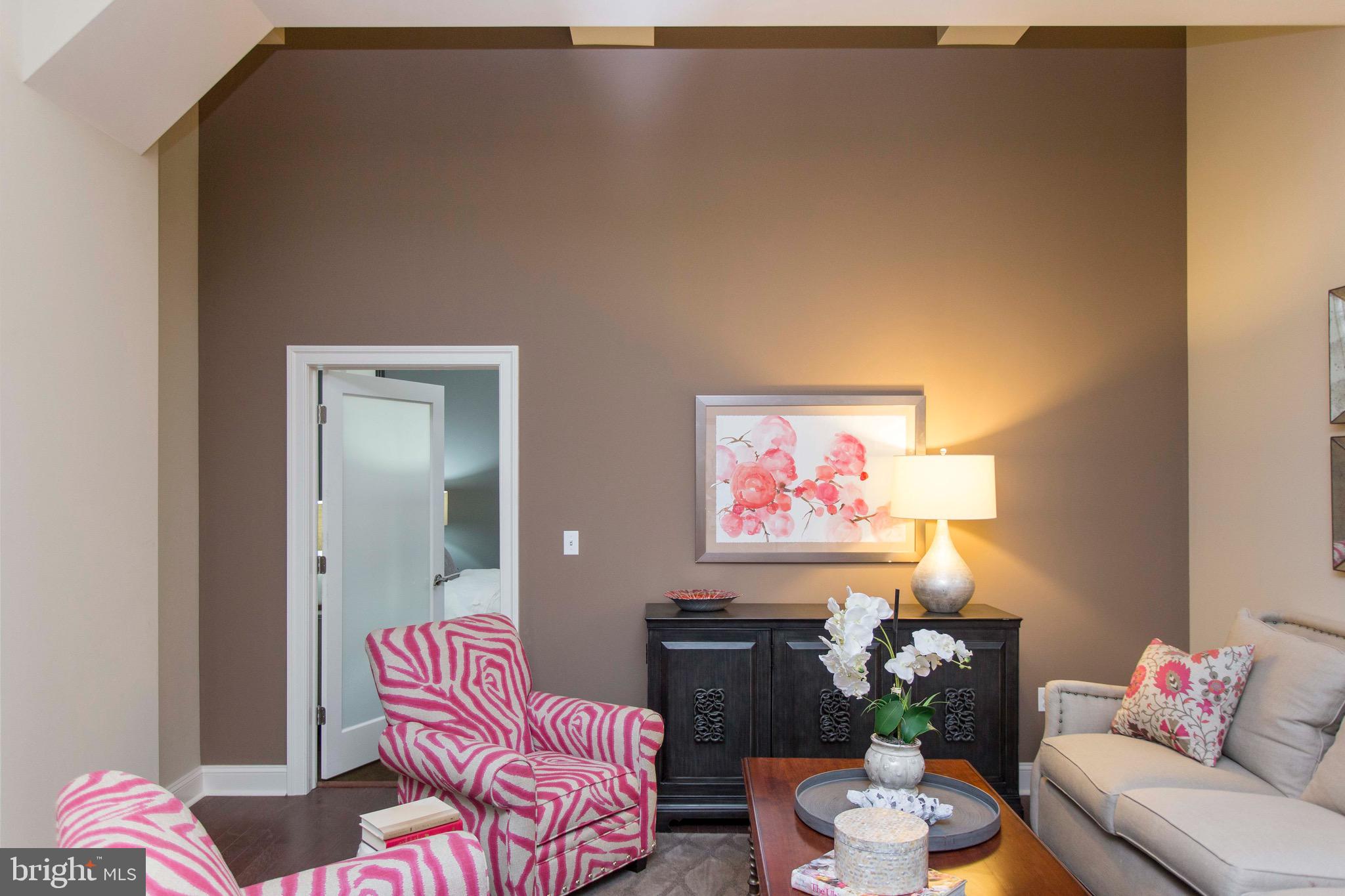 DOWNTOWN - Residential Lease