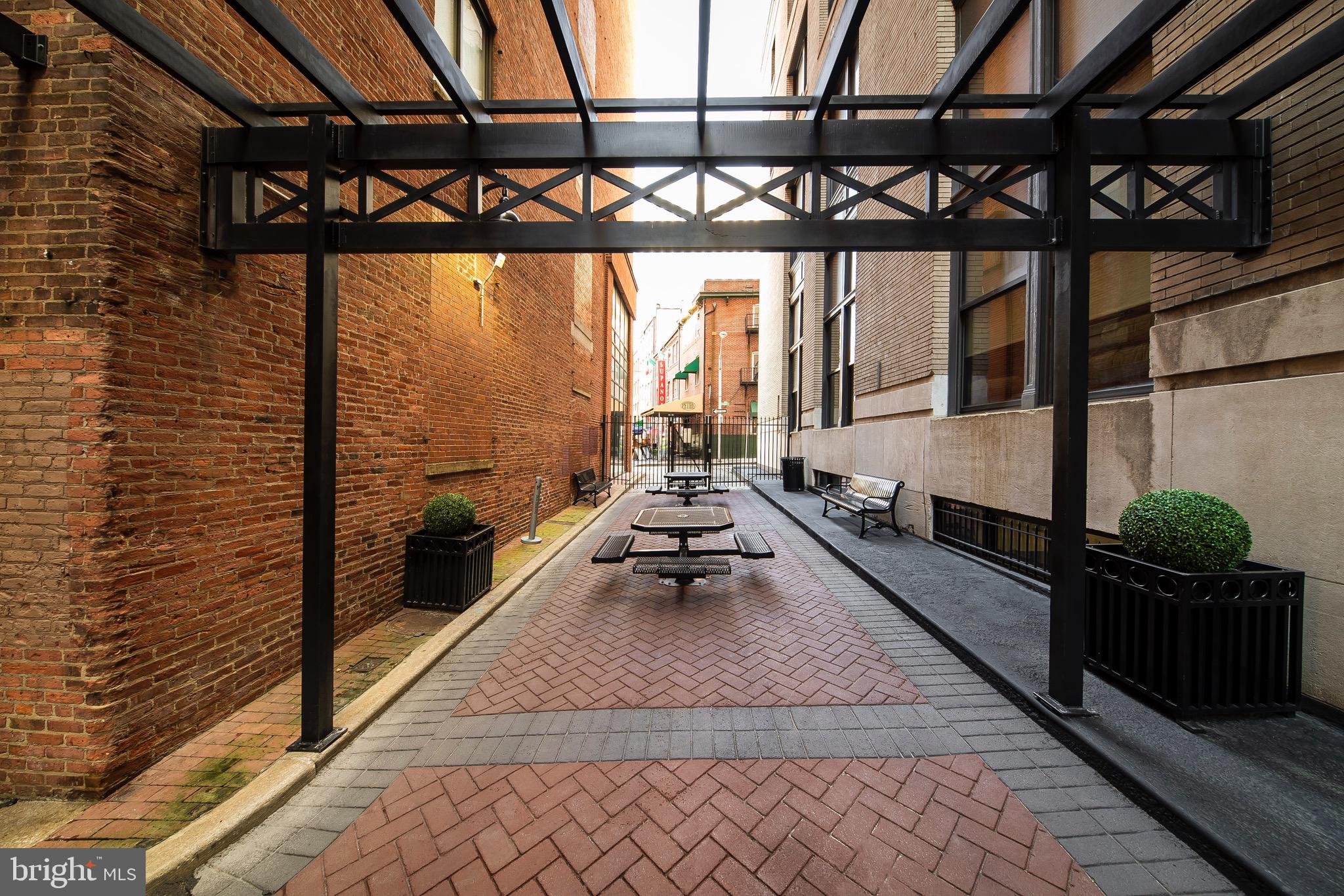 DOWNTOWN - Residential Lease