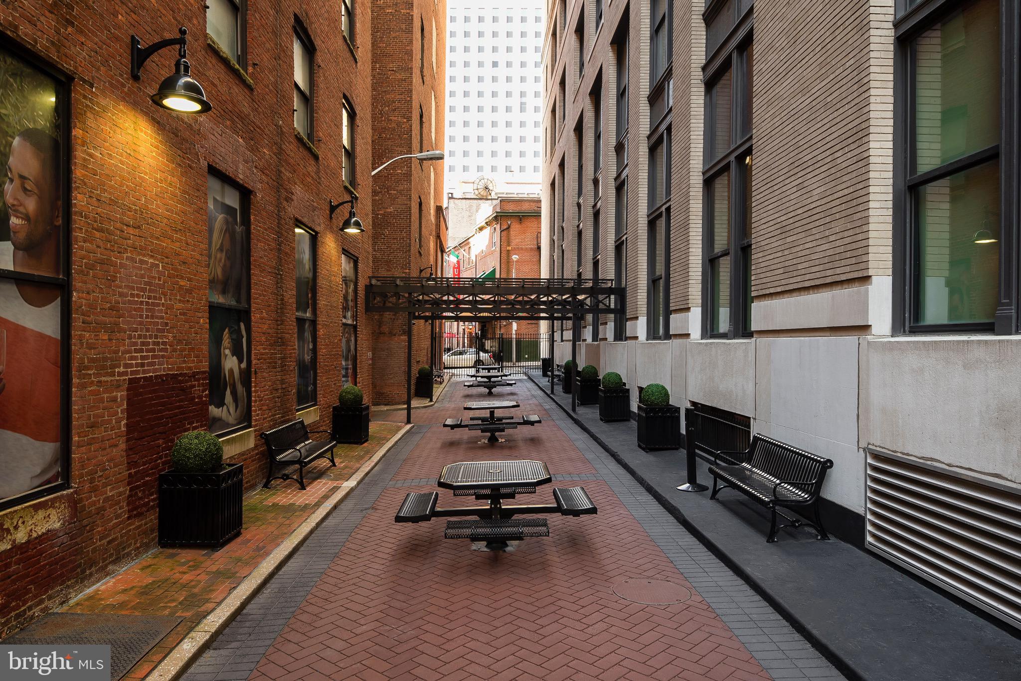 DOWNTOWN - Residential Lease