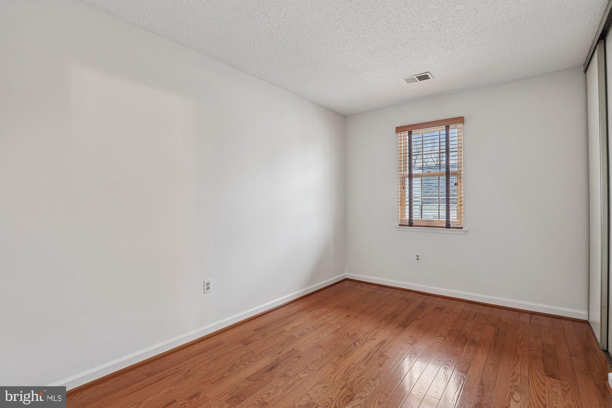 HUNTERS SQUARE - Residential