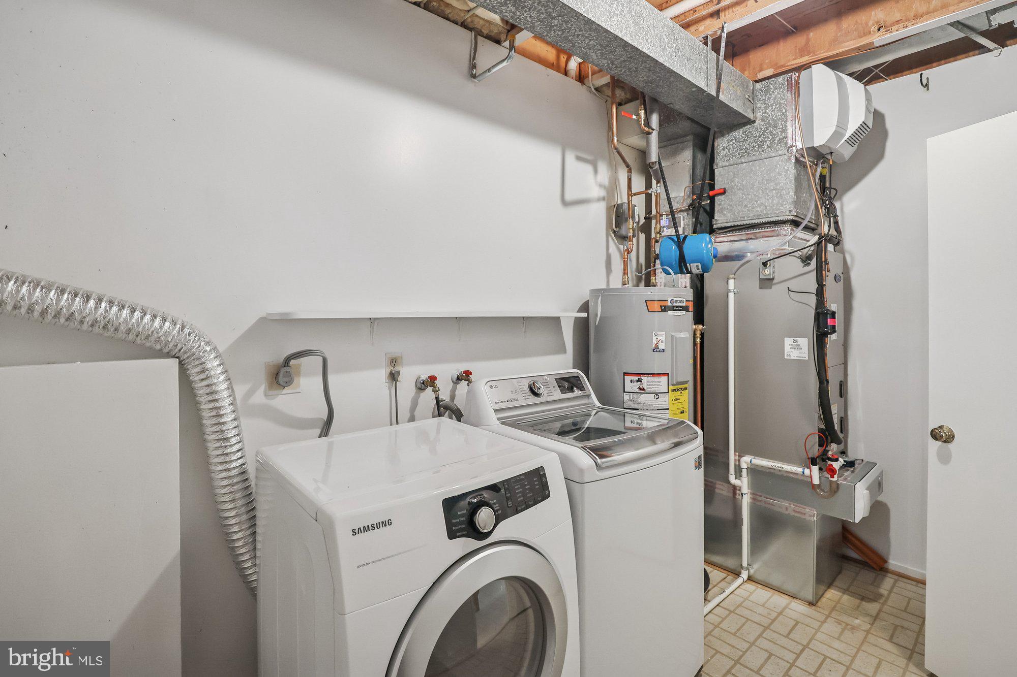 HUNTERS SQUARE - Residential