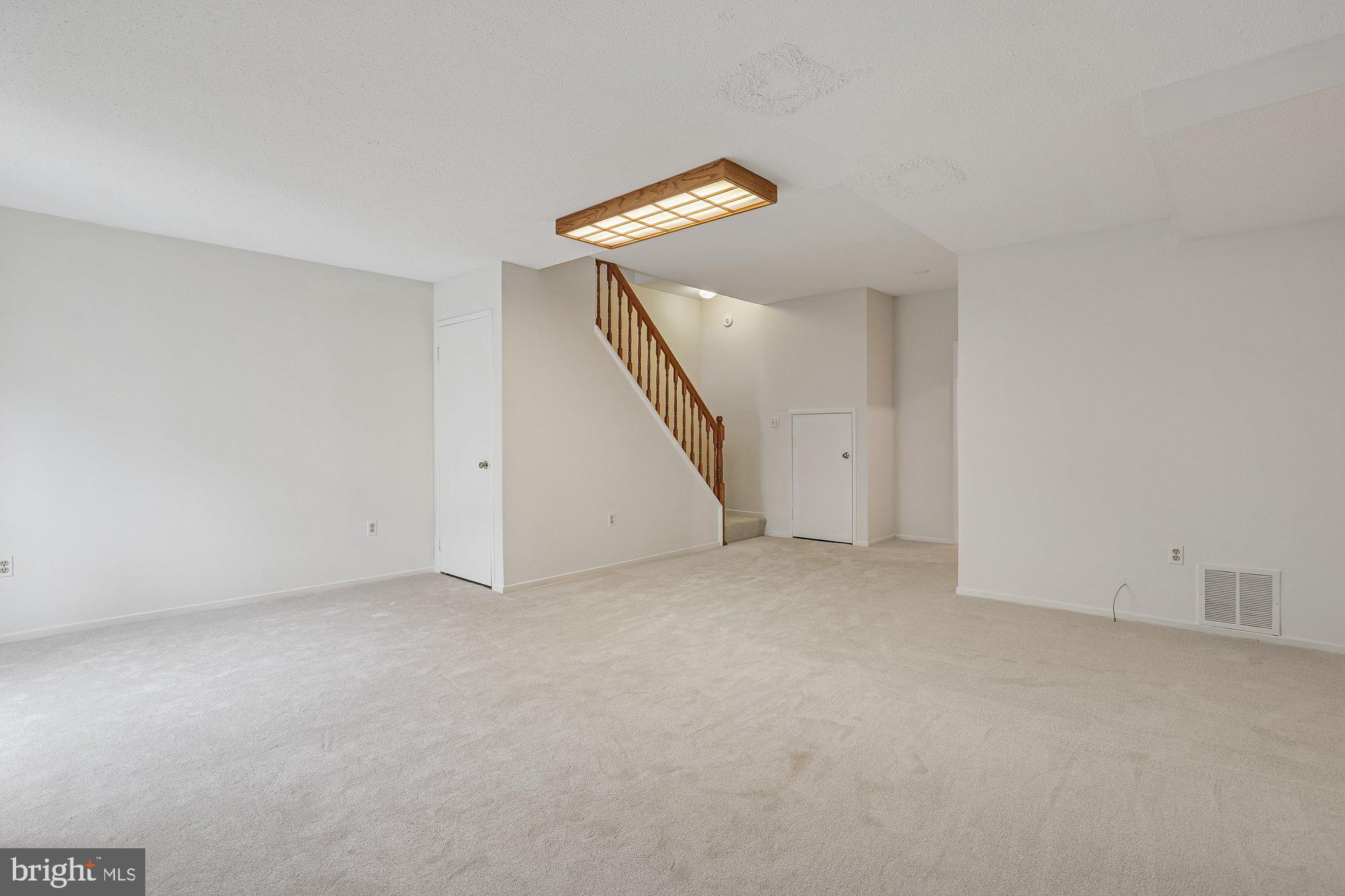 HUNTERS SQUARE - Residential