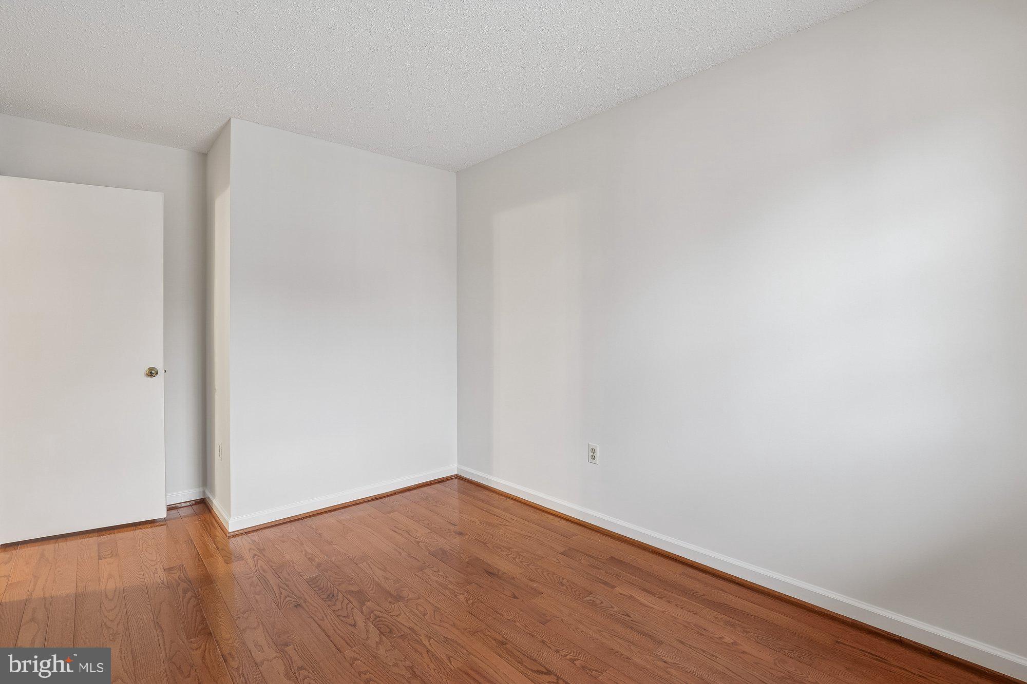 HUNTERS SQUARE - Residential