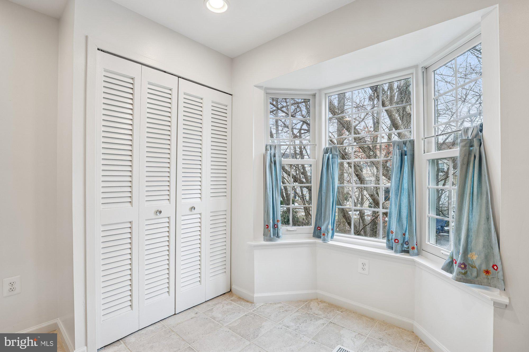 HUNTERS SQUARE - Residential