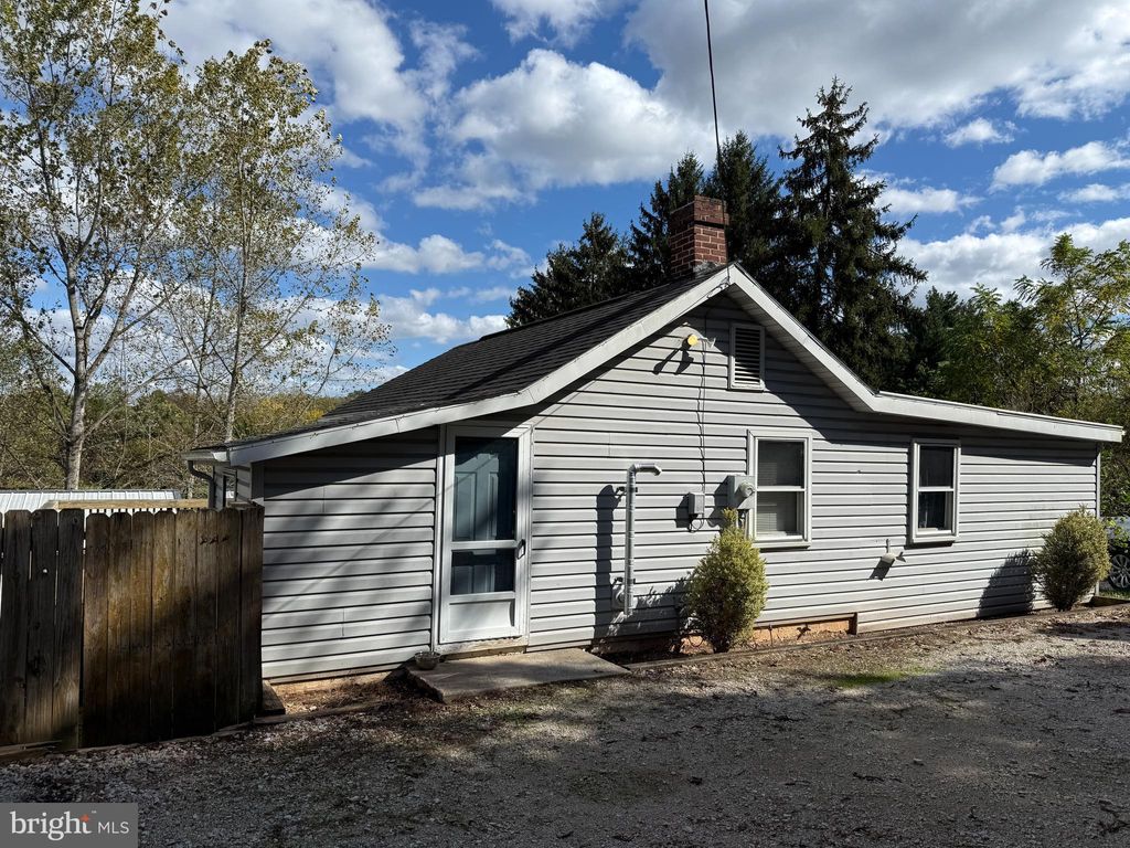 Photo of 655 Abbottstown Pike, ABBOTTSTOWN, PA 17301 (MLS # PAAD2020172)