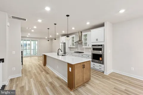 45201 Drowes Terrace, Dulles, VA MLS: VALO2109806