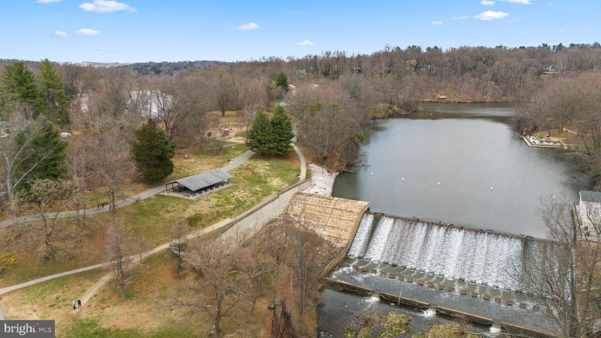 LAKE FALLS - Residential