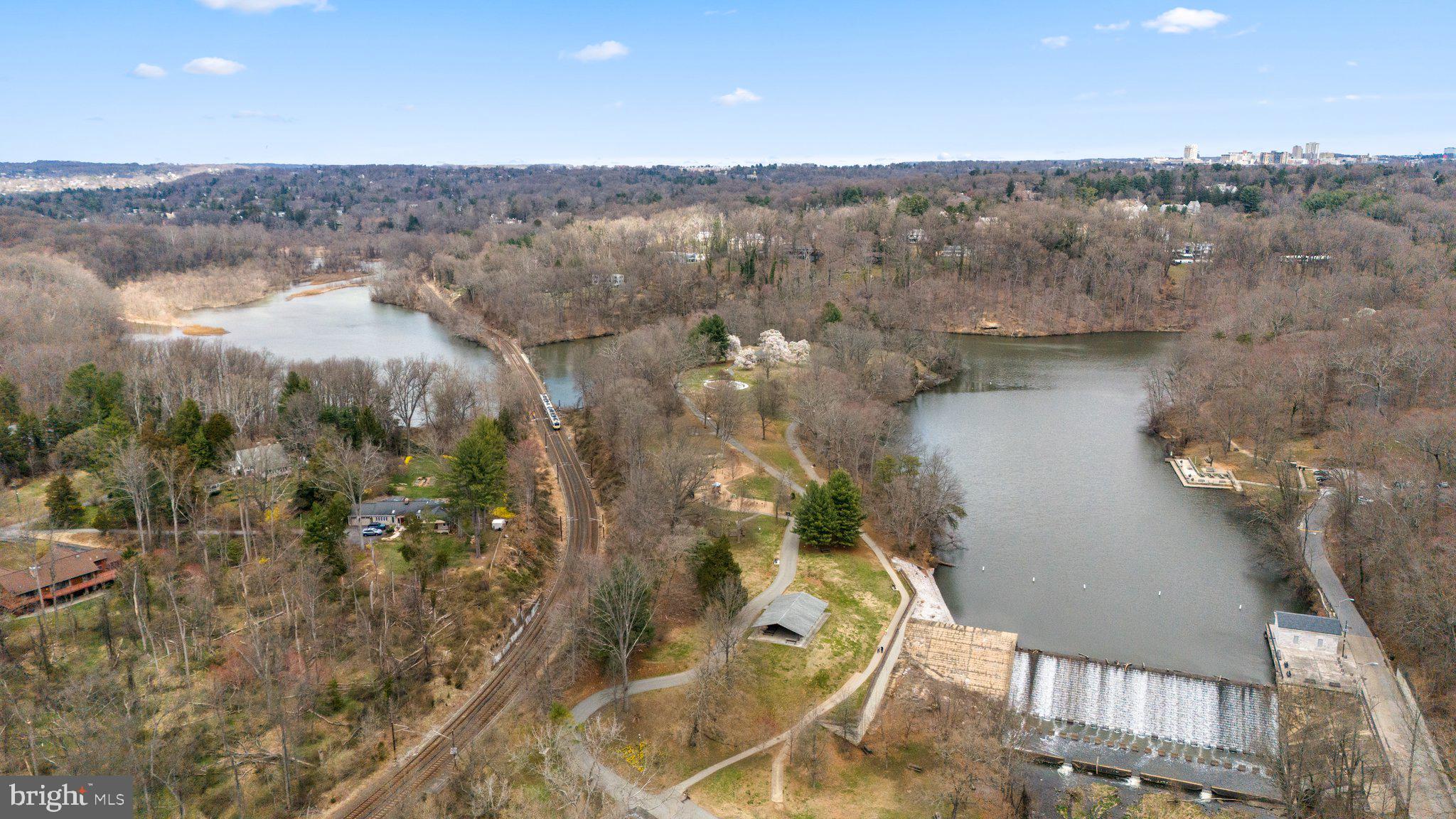 LAKE FALLS - Residential