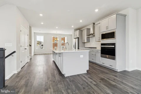 MLS: MDCH2055576