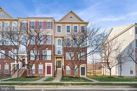 Photo of 15529 John Diskin Circle, WOODBRIDGE, VA 22191 (MLS # VAPW2112910)