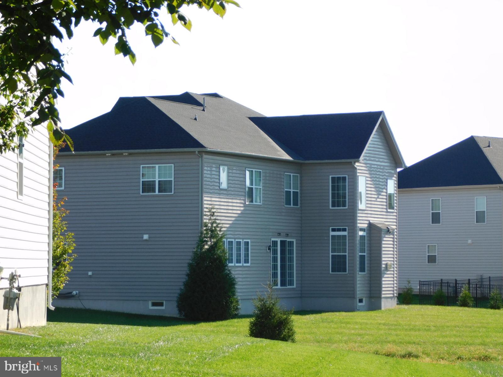 906 MELISSA COURT