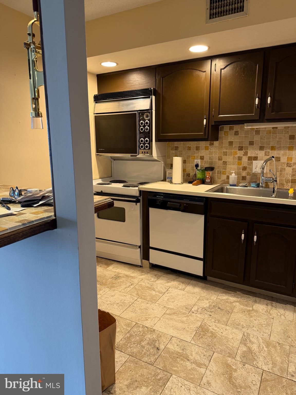 VALLEY FORGE TOWER - Residential Lease