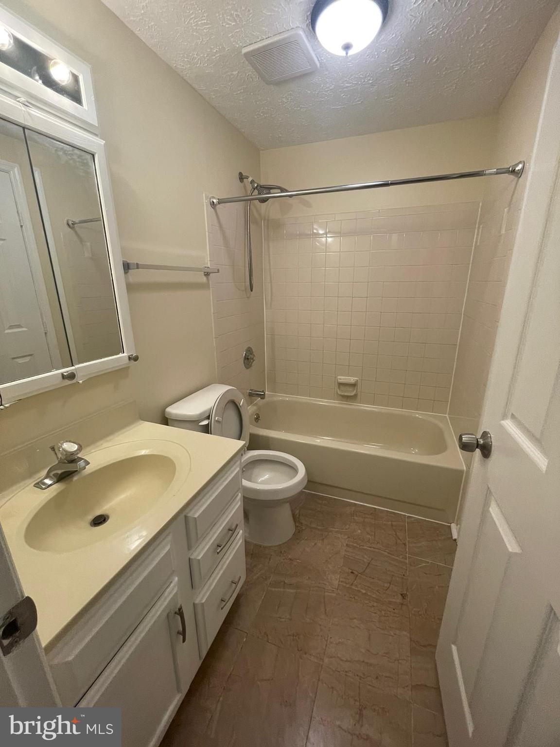 PARKVIEW TRAIL - Residential Lease