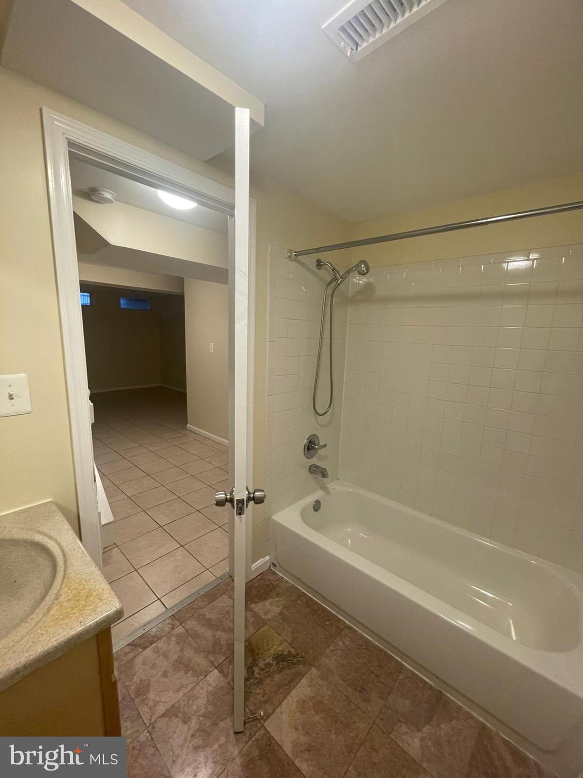 PARKVIEW TRAIL - Residential Lease