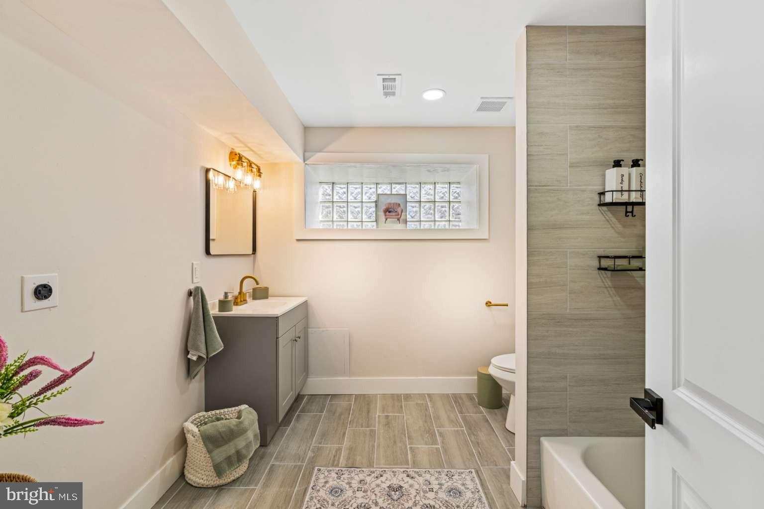 WEST OAK LANE - Residential