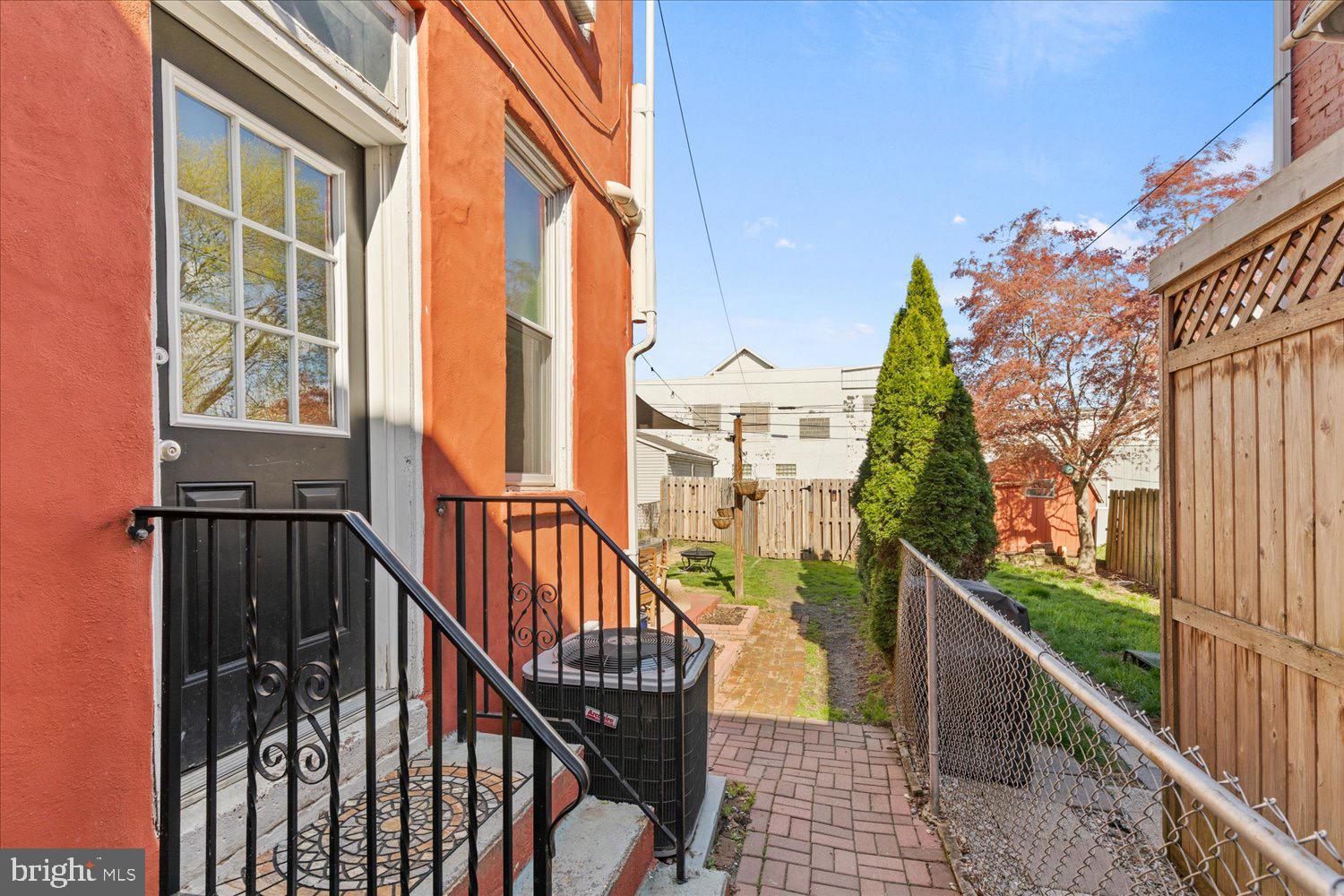 NORTH END LANCASTER - Residential