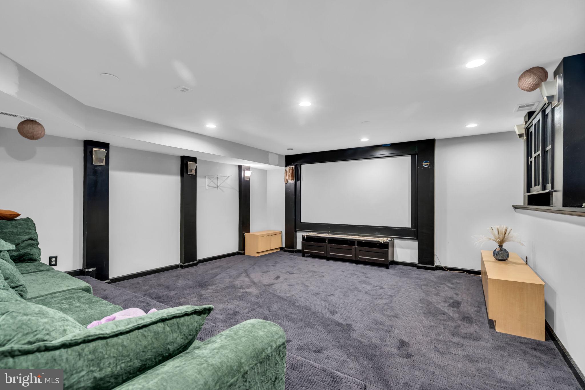 SOUTH RIDING - Residential