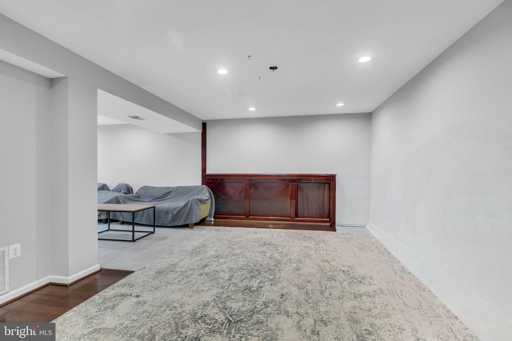 SOUTH RIDING - Residential