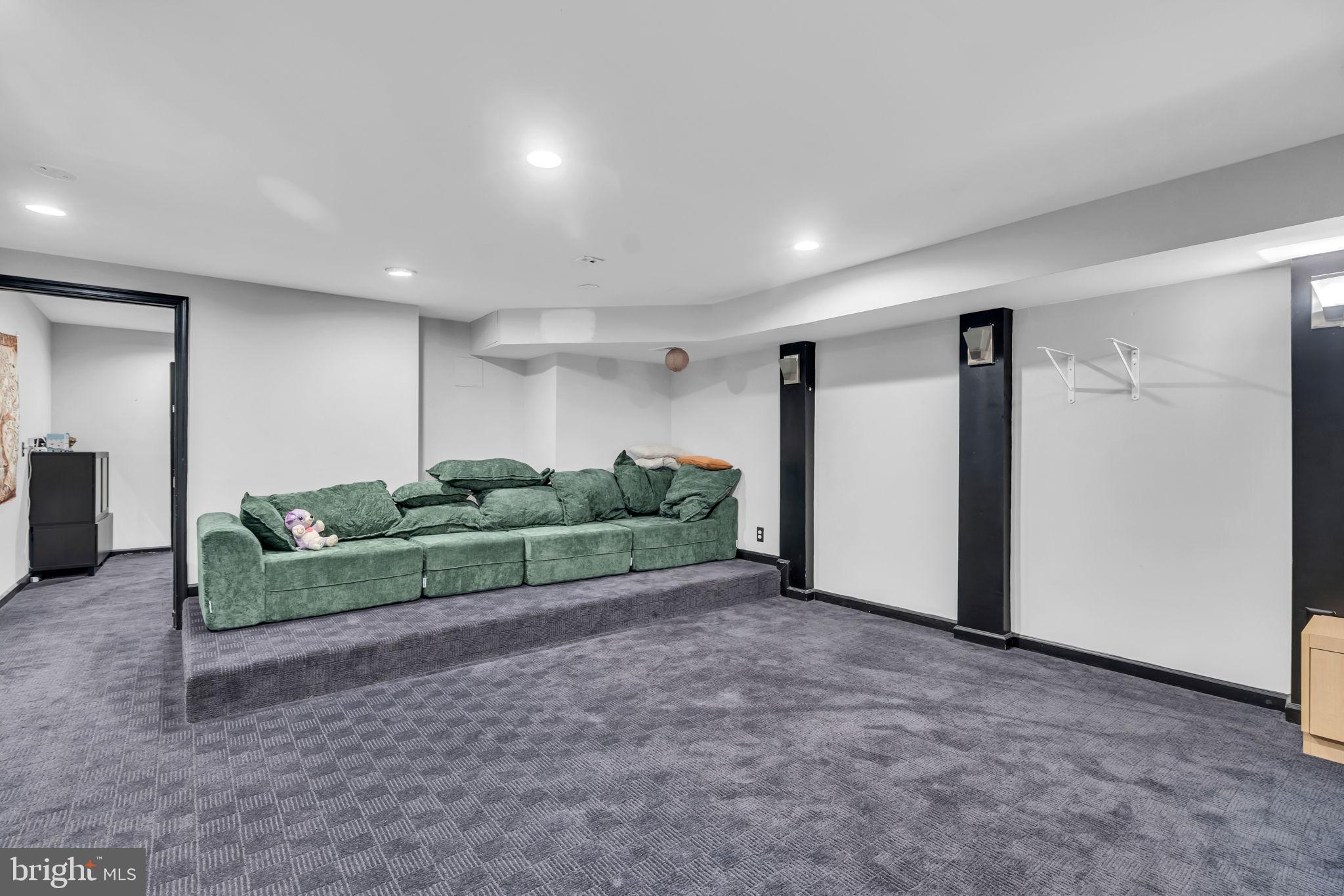 SOUTH RIDING - Residential